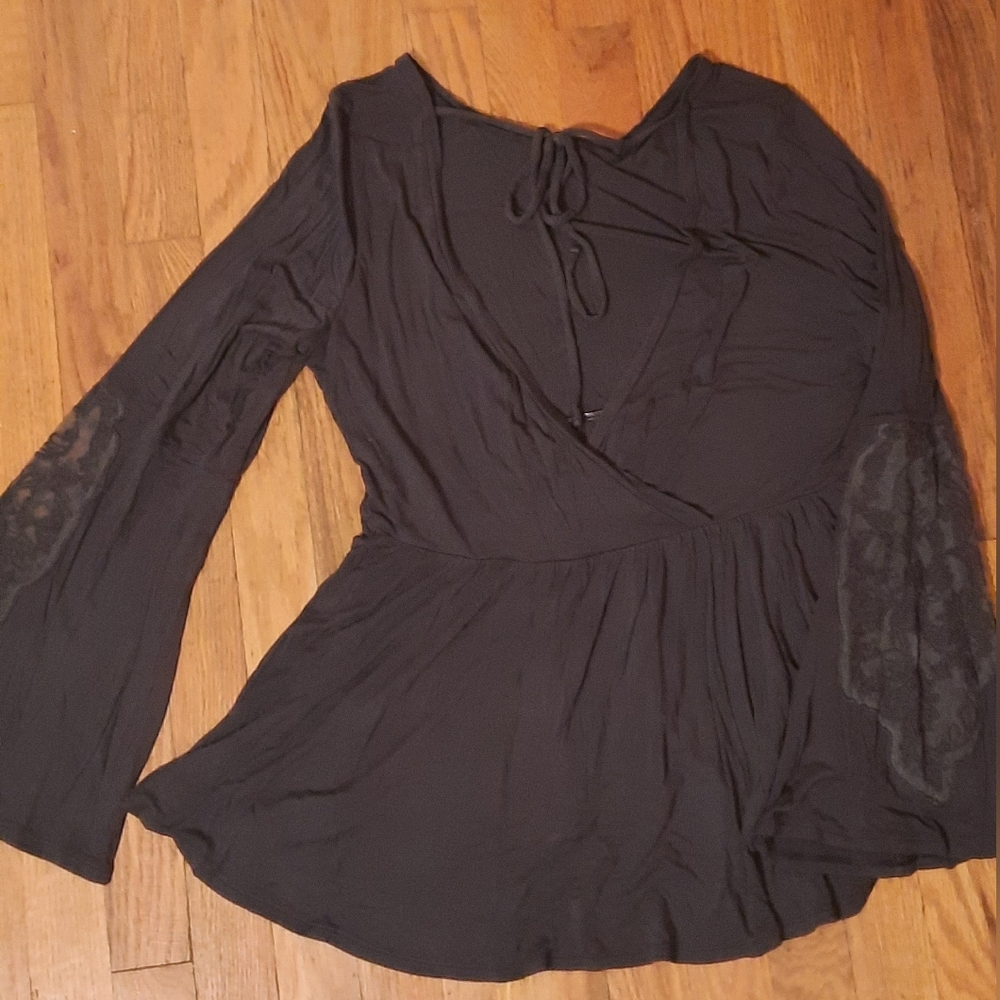 American Eagle flowy bell sleeve top